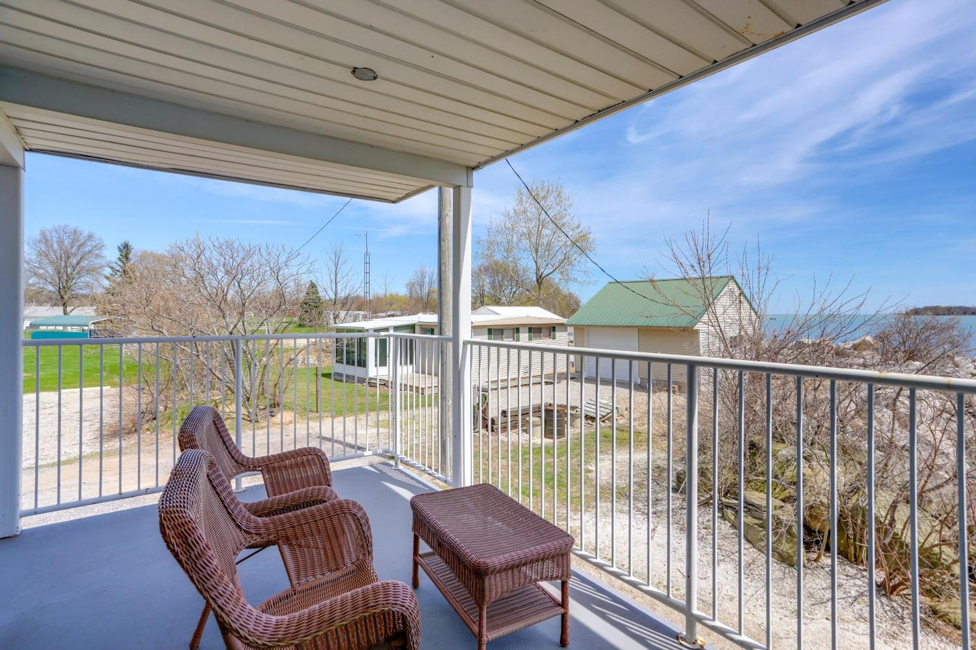 Waterfront Bass Island Retreat With Balcony And Tv Apartman Put-in-Bay Kültér fotó